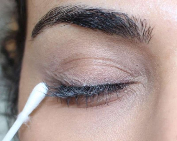 cách làm dài mi bằng phấn rôm có tốt không