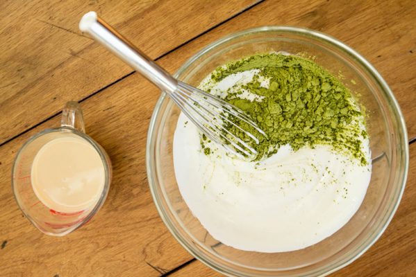 cách làm trắng da mặt bằng trà xanh và sữa chua